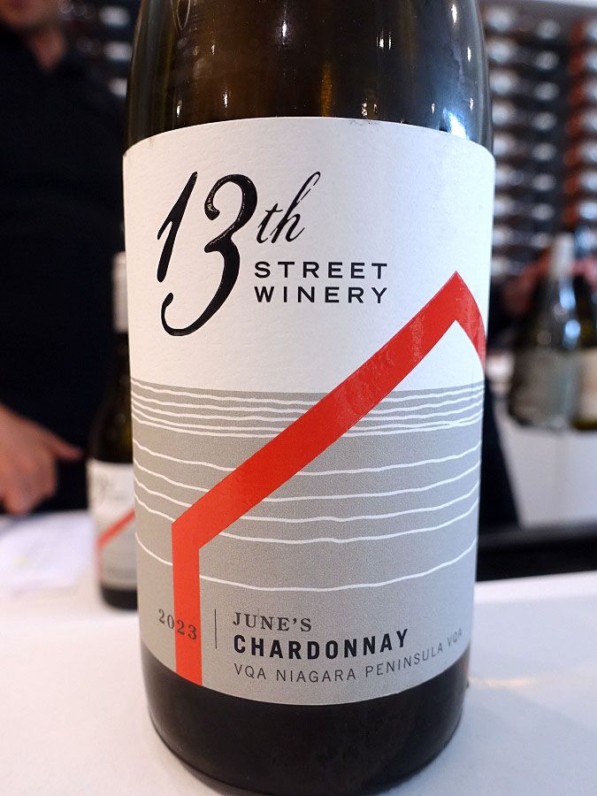 Jason (@cono_sur) on Twitter photo 🇨🇦 🍷 Perfect 4 outdoor dining, #siplocal w/ lovely, unoaked 2023 <a href="/13thStreetWines/">13th Street Winery</a> June's Vyd #Chardonnay (89 pts, $22) from #Niagara. Landed in <a href="/LCBO/">LCBO</a> VINTAGES May 24 buff.ly/hRccLH1 <a href="/WineCountryOnt/">Wine Country Ontario</a> <a href="/BenchlandsON/">NiagaraBenchlands</a> <a href="/Noble_Estates/">Noble Estates</a> #CoolChardonnay #VQA #Ontario #Canada #wine 🇨🇦 🍷 Perfect 4 outdoor dining, #siplocal w/ lovely, unoaked 2023 <a href="/13thStreetWines/">13th Street Winery</a> June's Vyd #Chardonnay (89 pts, $22) from #Niagara. Landed in <a href="/LCBO/">LCBO</a> VINTAGES May 24 buff.ly/hRccLH1 <a href="/WineCountryOnt/">Wine Country Ontario</a> <a href="/BenchlandsON/">NiagaraBenchlands</a> <a href="/Noble_Estates/">Noble Estates</a> #CoolChardonnay #VQA #Ontario #Canada #wine