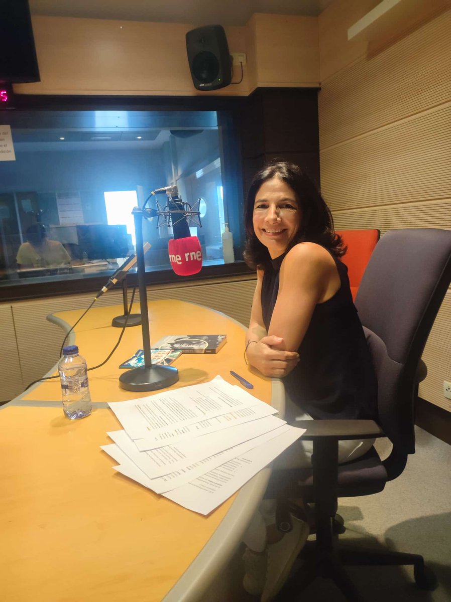 AmokEdiciones's tweet image. Paula y Enrique han sido entrevistados por Itziar Jiménez para el programa Asia Hoy de RNE. Han presentado "Las voces silenciadas", de la autora china Xinran.

La entrevista, a partir del sábado en rtve.es/play/audios/as…

Booktrailer en nuestra web amokediciones.es