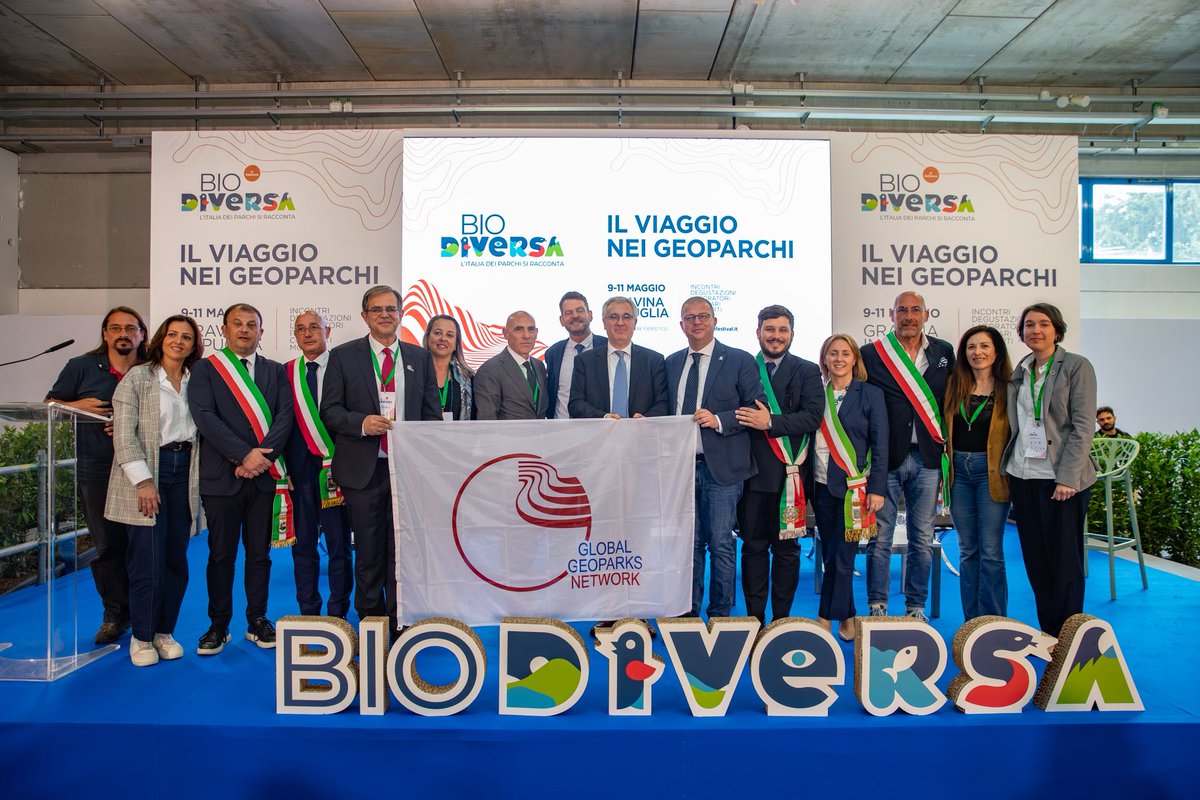 UNESCO Venice Office (@unescovenice) on Twitter photo ⛰Un viaggio nella #geodiversità: il nuovo Geoparco dell'Alta Murgia 🇮🇹 ha ospitato #Biodiversa2025!
Con <a href="/GlobalGeoparks/">UNESCO Global Geoparks</a> e <a href="/ItalyatUNESCO/">Italy at UNESCO</a>, <a href="/UNESCO/">UNESCO 🏛️ #Education #Sciences #Culture 🇺🇳</a> celebra la ricchezza dei territori e delle loro comunità, collaborando per il futuro dei geoparchi italiani!🤝
#MurGeoPark ⛰Un viaggio nella #geodiversità: il nuovo Geoparco dell'Alta Murgia 🇮🇹 ha ospitato #Biodiversa2025!
Con <a href="/GlobalGeoparks/">UNESCO Global Geoparks</a> e <a href="/ItalyatUNESCO/">Italy at UNESCO</a>, <a href="/UNESCO/">UNESCO 🏛️ #Education #Sciences #Culture 🇺🇳</a> celebra la ricchezza dei territori e delle loro comunità, collaborando per il futuro dei geoparchi italiani!🤝
#MurGeoPark
