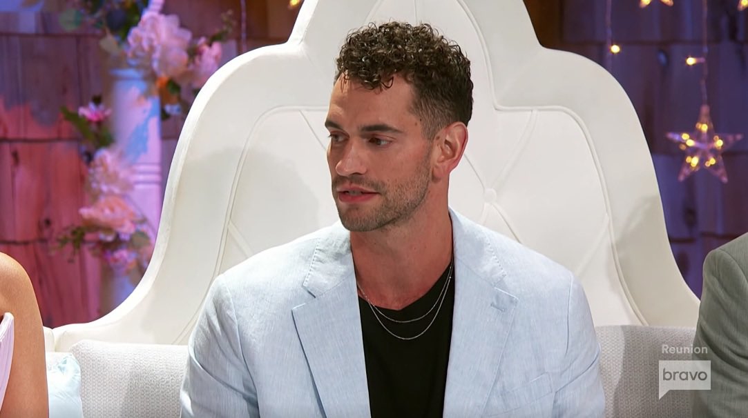 queensofbravo's tweet photo. By making the situation with Lexi into a joke and not being challenged by the rest of the house, it’s looking more and more like Jesse is going to be given a pass 😒#SummerHouse https://t.co/FN1d1AyLrd