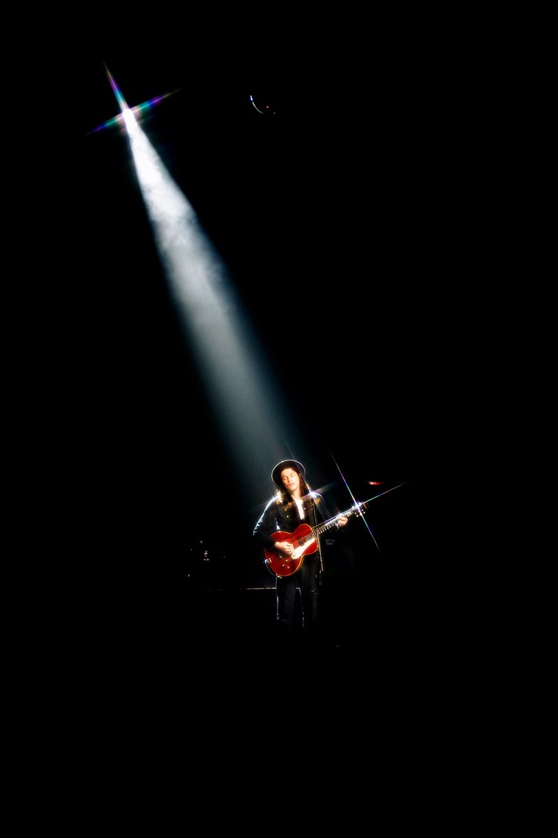 no fake smiles with <a href="/JamesBayMusic/">James Bay</a> 🙂‍↔️ at <a href="/930Club/">9:30 Club</a>