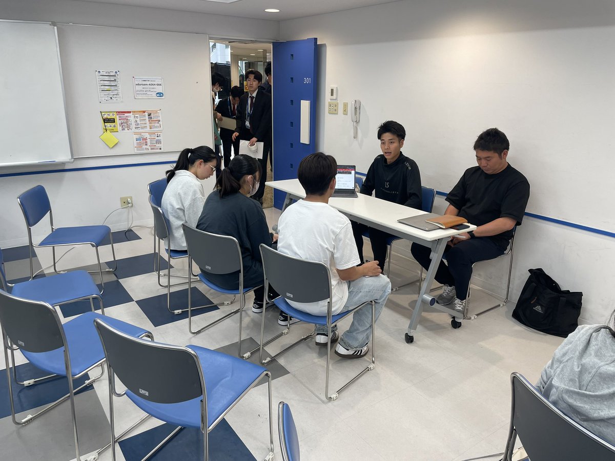 yokohama_rs's tweet image. 校内企業交流会開催❣️

昨日20社の企業様にお越し頂き、合同説明会を行いました😍✨
就活を進めるにあたってきっかけを作り、自身が望む環境で働くために様々な機会があるのがリゾスポの強み＾＾

引き続き就活がんばろう📣😉