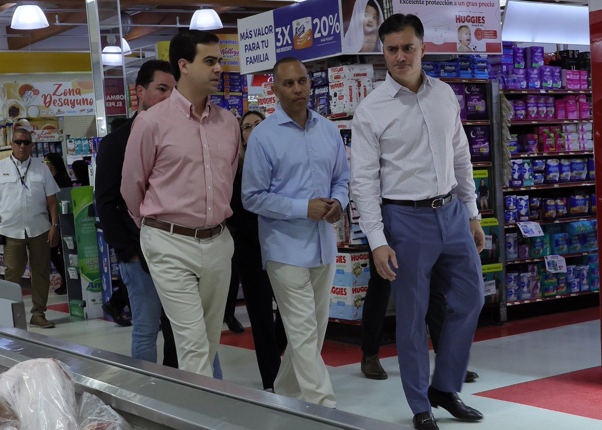 Rep. Pablo José Hernández (@reppablojose) on Twitter photo Hoy junto a nuestro líder demócrata <a href="/RepJeffries/">Hakeem Jeffries</a> visitamos el Supermercado Econo, para que conociera los desafíos que enfrentan los puertorriqueños para la seguridad alimentaria y la necesidad de que Puerto Rico logre la transición del NAP a SNAP. Hoy junto a nuestro líder demócrata <a href="/RepJeffries/">Hakeem Jeffries</a> visitamos el Supermercado Econo, para que conociera los desafíos que enfrentan los puertorriqueños para la seguridad alimentaria y la necesidad de que Puerto Rico logre la transición del NAP a SNAP.