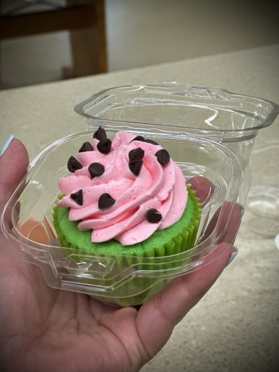 mrs_mnaro's tweet photo. Happy Thursday @WeAreHTSD! Tomorrow is the LAST 🖤GLADIATOR CAFE🧡 for the 2024/2025 school year!! Come join us at @HTSD_Grice from 8:15-9:30 and help us celebrate! This week’s seasonal surprise: watermelon cupcakes 🧁 @holaMsChristie @MrsGuntherClass @LauraGeltch https://t.co/6uEtnNq263