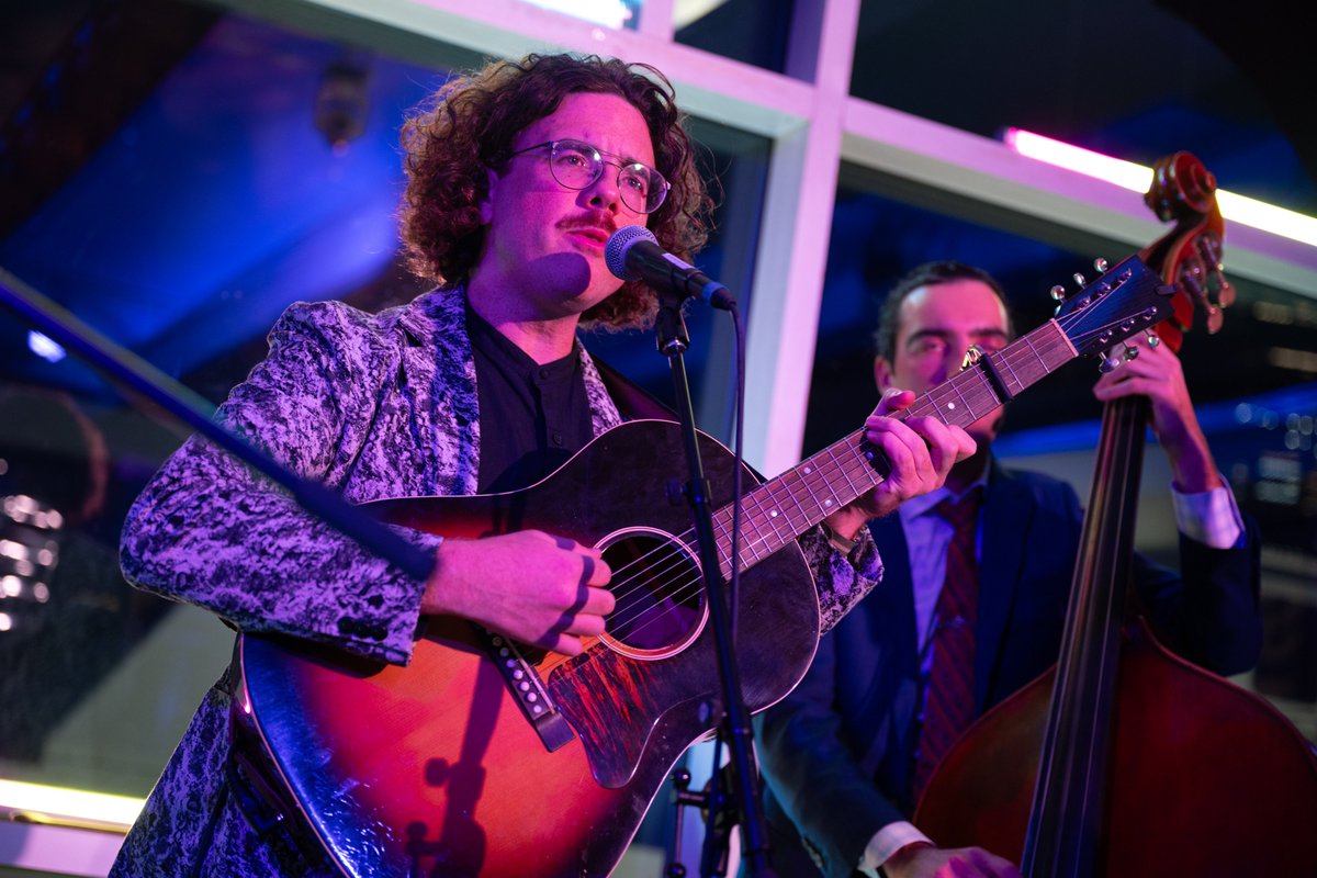 Next week, we welcome Sean Kiely and friends to the Devlin Café at Irish Arts Center! Here's Sean performing at our Spirit of Ireland Gala last fall 🎸🎤

Join us June 5: irishartscenter.org/event/cafe-con…