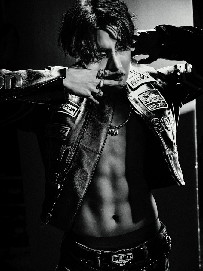 Я извиняюсь, конечно, но Хосок совсем ОХУЕЛ?