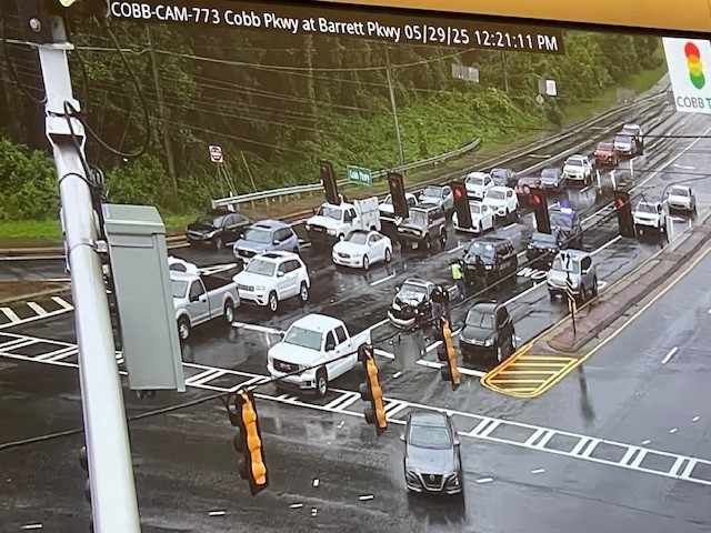Crash in the NB Barrett Pkwy left turn lane at the Cobb Pkwy intersection, crash with injury. #ATLTraffic