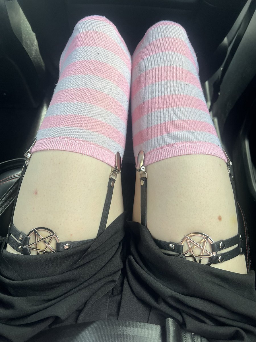 Potenial_Femboy's tweet photo. Checking out apartments today:)
.
.
.
.
#sfwfemboy #Femboy #trap #bottom #pansexual #verse #thighhighs https://t.co/yrgxSRtoFV