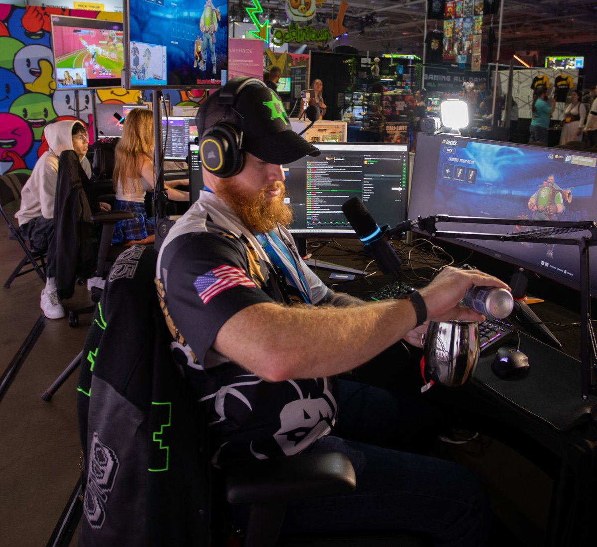 Day 3 <a href="/DreamHack/">DreamHack</a> around the convention. <a href="/MeganBudway/">Megan Budway</a>, <a href="/FlipRodriguez__/">Flip Rodriguez</a>, <a href="/circusjdg/">Circusjdg</a>, <a href="/ToriProductionz/">Rally | Tori</a> 

#DreamHackDallas #DreamHack #PickKick