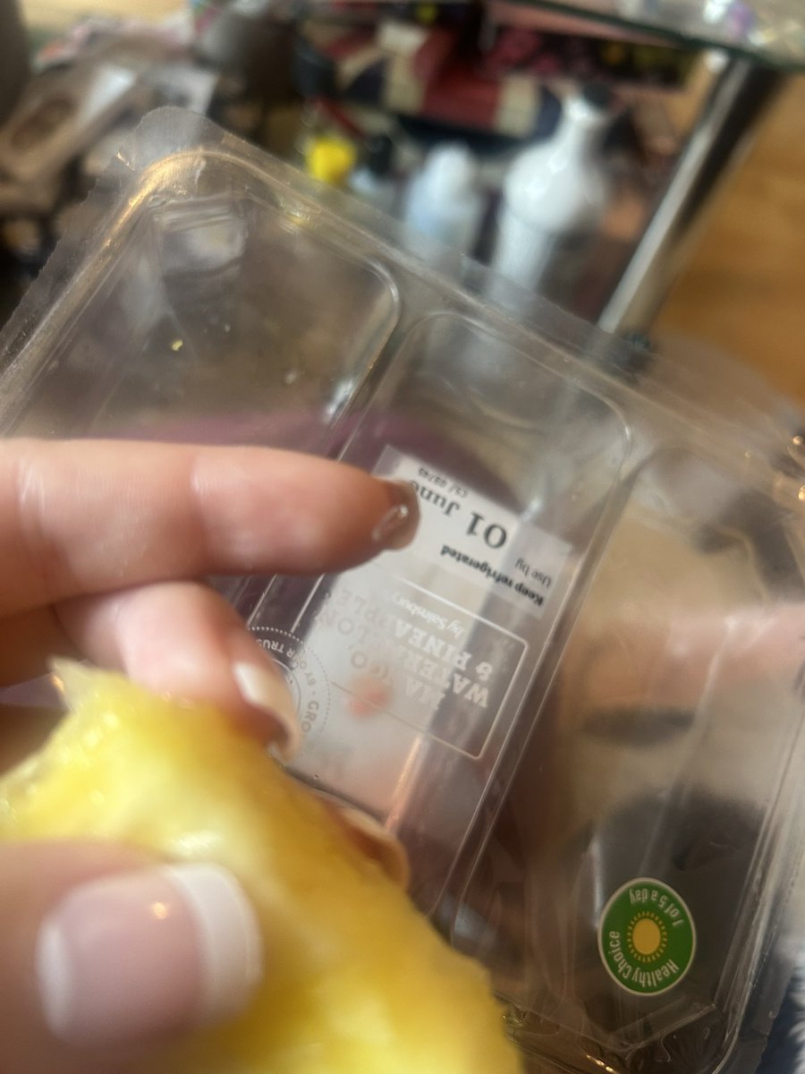 maefl0's tweet photo. @sainsburys just found glass in my mouth from your pineapple 🥲🫣 https://t.co/Zry0DZ3Wc6
