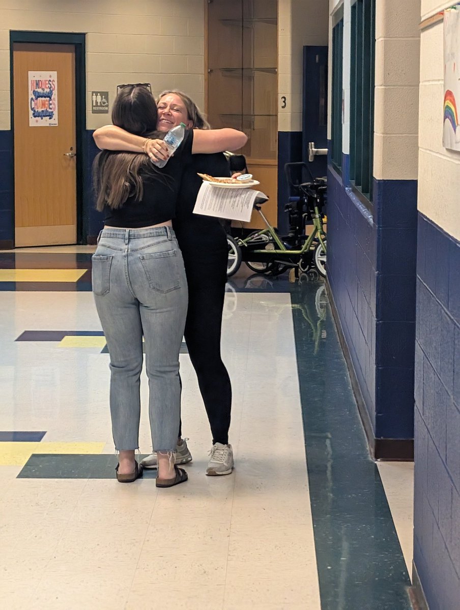ValliStauffer's tweet image. My daughter Julia came to school on our last day! She's studying to be a HS math teacher! She's got a solid handle on relationships! She's amazing! ❤️