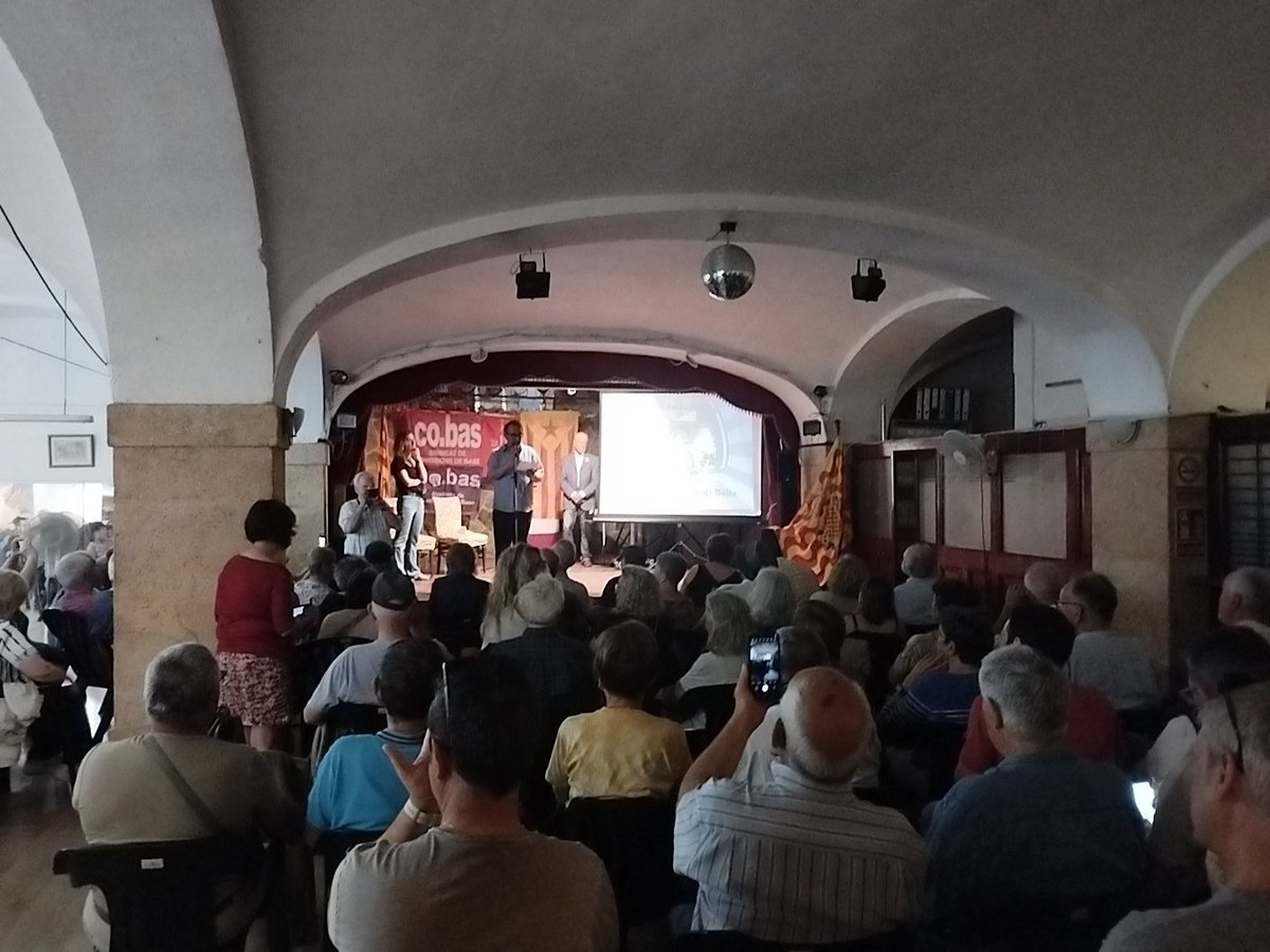 SantiFortuny's tweet photo. La lluita sindical, laboral, comunista, independentista, feminista, ecologista i per l'alliberament dels pobles d'arreu del món. No és pot entendre #Tarragona sense el camarada, company i tantes altres coses més José Estrada. Mil gràcies, sense lluitadors com tu res seria igual. https://t.co/EY6kaUX8yR