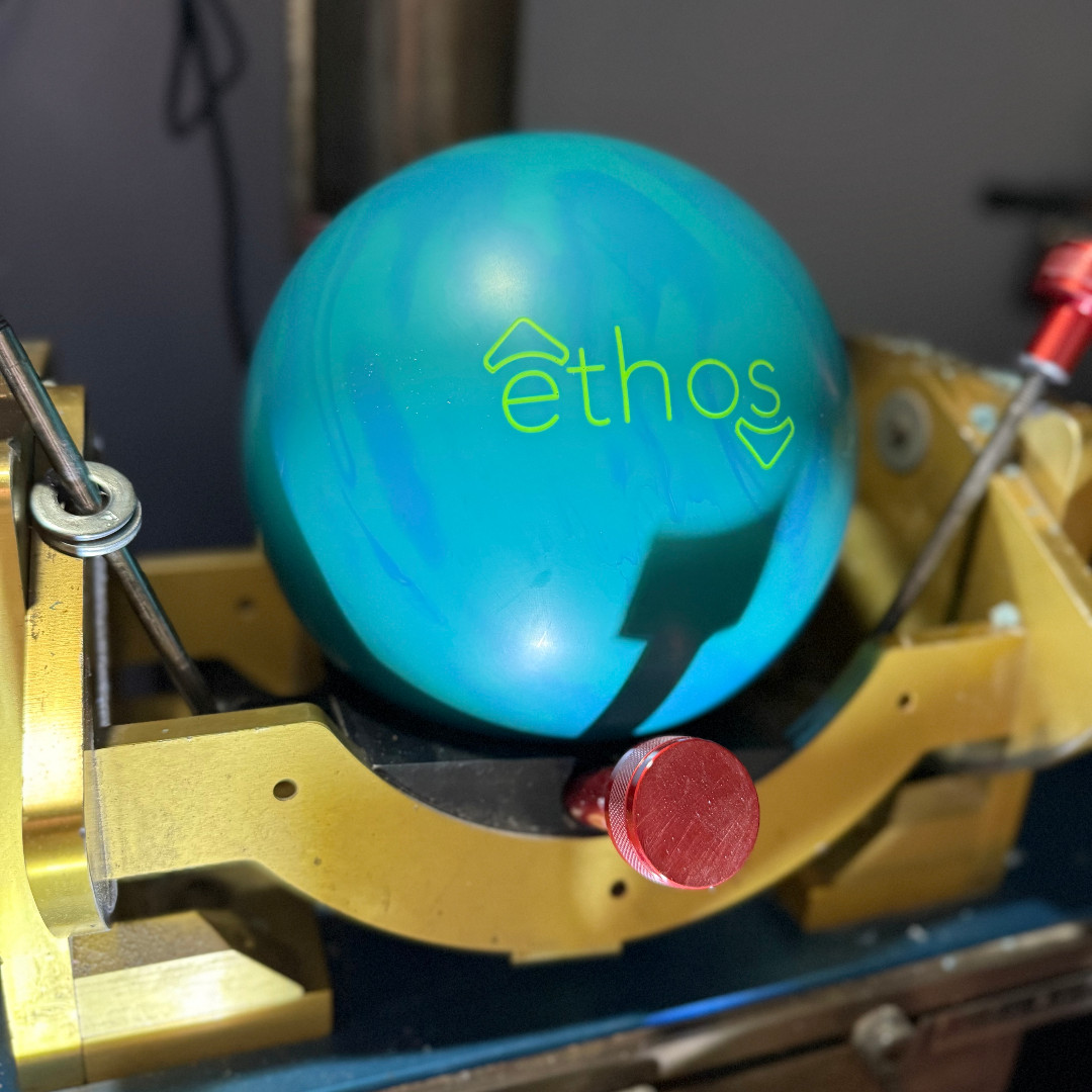 Want to raise your average? Control fresh patterns in game 1 of league so you never give up the pocket!
#BrunswickBowling #EthosSolid 06.12.2025