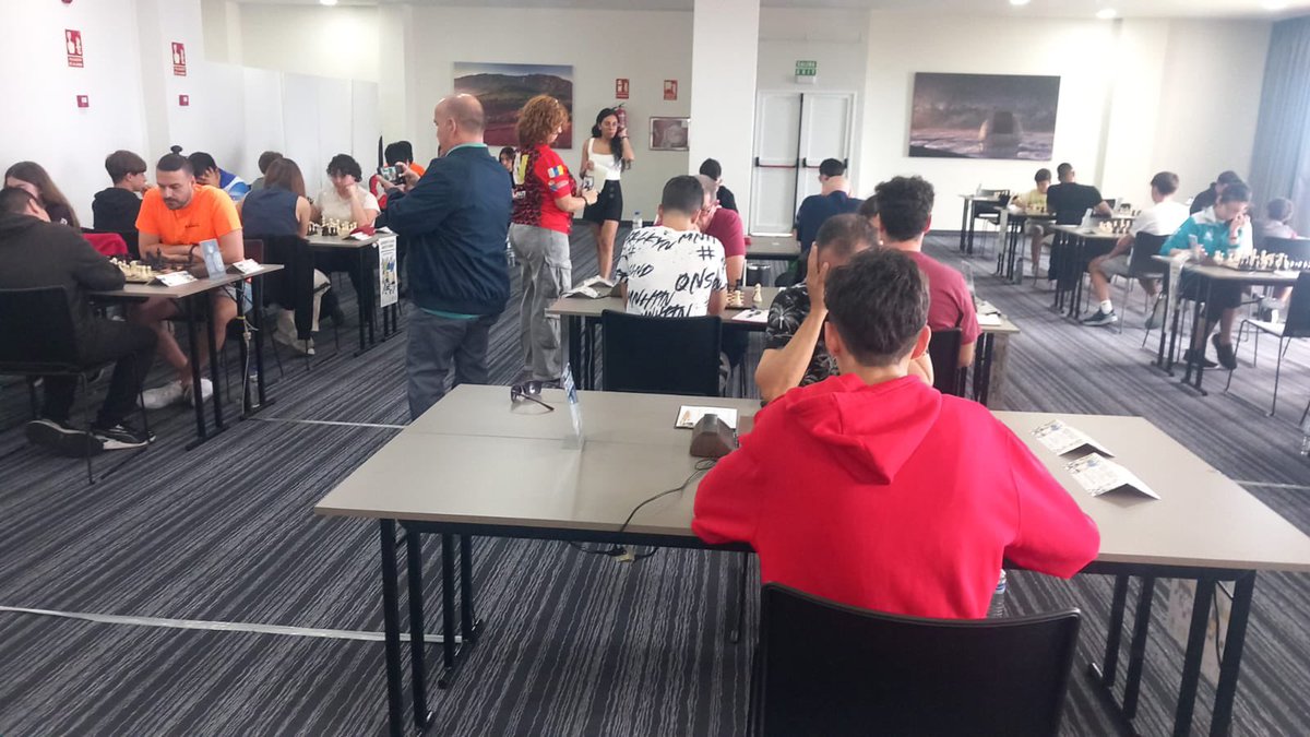 Ya en marcha el Campeonato de Canarias de Ajedrez Absoluto y Femenino de ajedrez ♟️ en el H10 Taburiente Playa de Los Cancajos. Que jueguen blancas…

#loscancajos #breñabaja #ajedrez #campeonatodecanarias