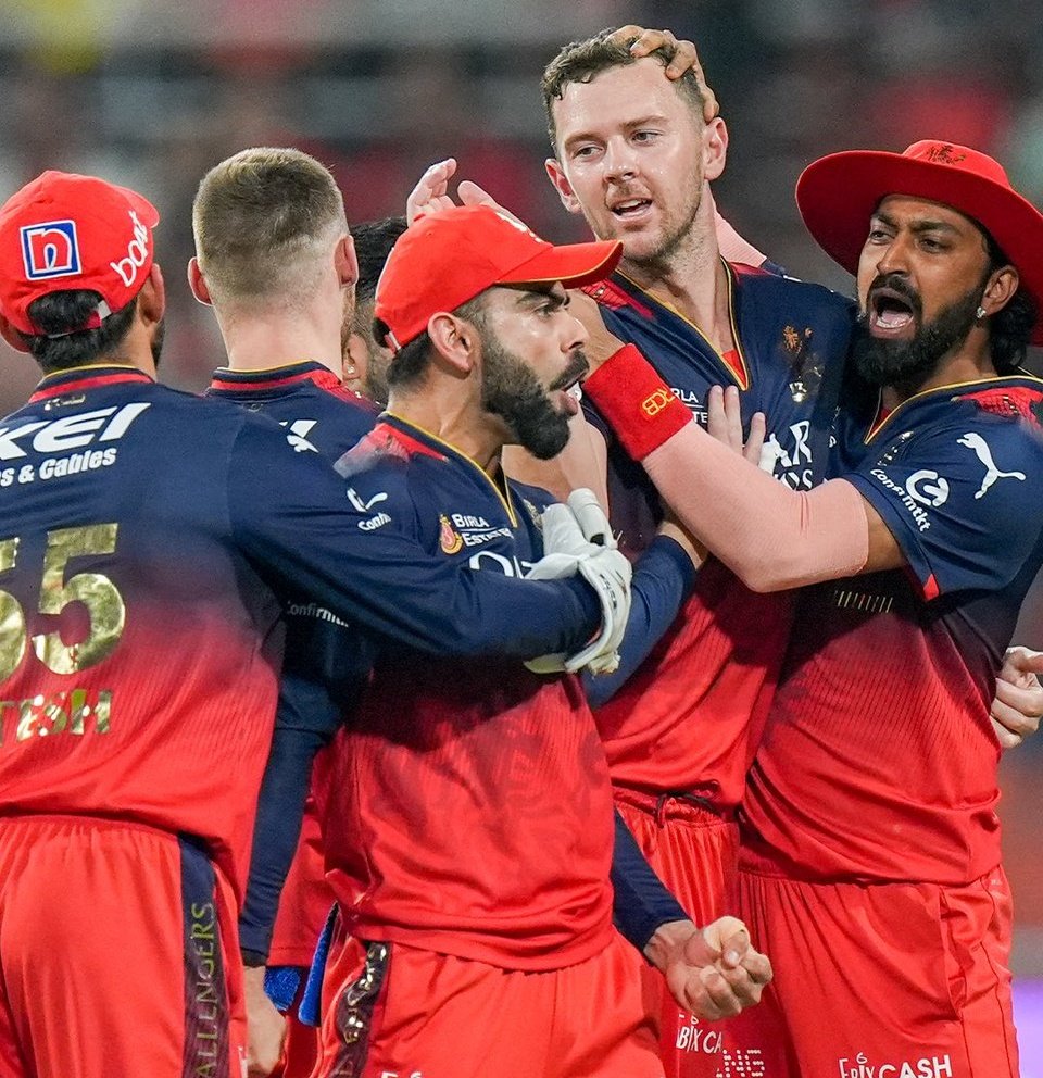 9 साल बाद RCB एक बार फिर फाइनल में,

क्या लगता है 18 साल का सूखा हरे में बदलेगा.? 

#IPLFinal2023 #TREASURE #ViratKohli #RCB #RCBvsPBKS