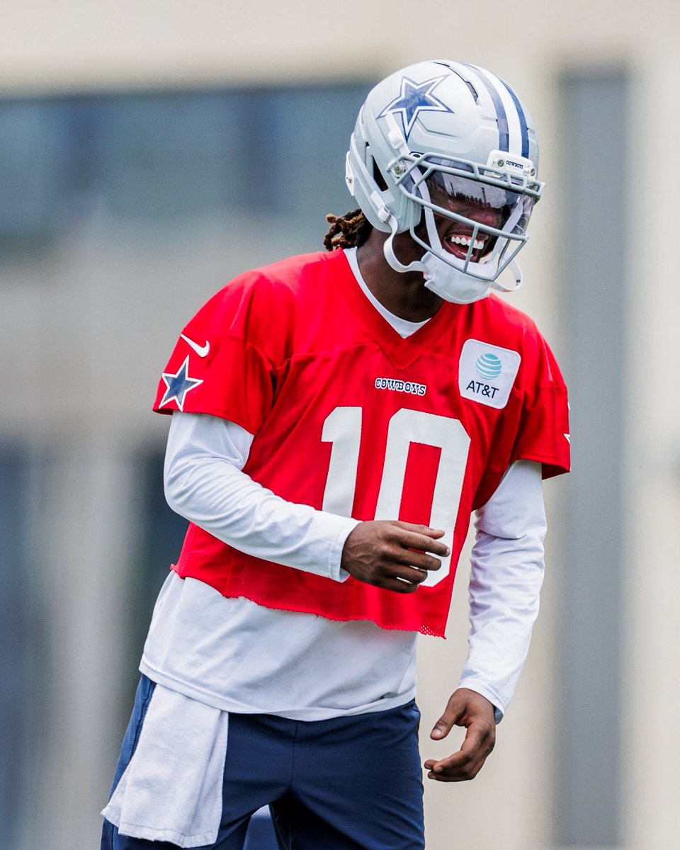 blitzfits's tweet image. Joe Milton III rocking the cropped jersey at OTAs… tough💧
📸: @dallascowboys