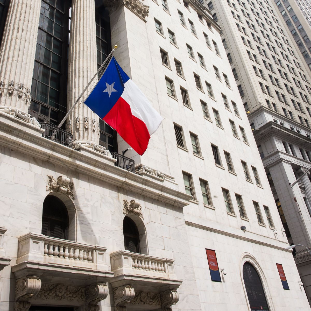 🤠 Big news from the Lone Star State! 
We’ve hit the NYSE Texas trail — Darling Ingredients is now ‘Lone Star Listed’ as $DAR! 📈🌟 
Proud to be a Founding Member of NYSE Texas, alongside our listing on the <a href="/NYSE/">NYSE 🏛</a>.
#DarlingIngredients #NYSE #NYSETexas #CapitalMarkets
