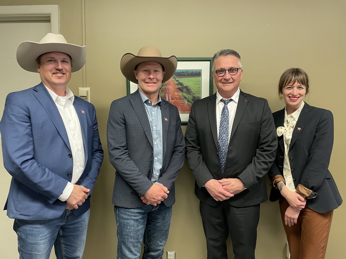 Thank you to the Honourable Heath MacDonald, Minister of Agriculture and Agri-Food, for meeting with CCA representatives to discuss working together to grow the herd and the economy. 
#cdnbeef #cdnag