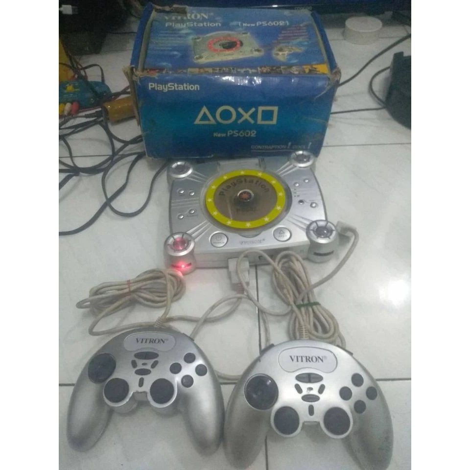 401_db's tweet photo. New arrival item at Unauthorizon.
Brand: VITRON
Name: Playstation
Model: PS602
Region: China
#Playstation integrated VCD/DVD player, released by 深圳永德福电子工业有限公司.
https://t.co/ukJ6zBzhev
#cloneconsole #bootlegconsole #retrogame https://t.co/Ony9oRMna9