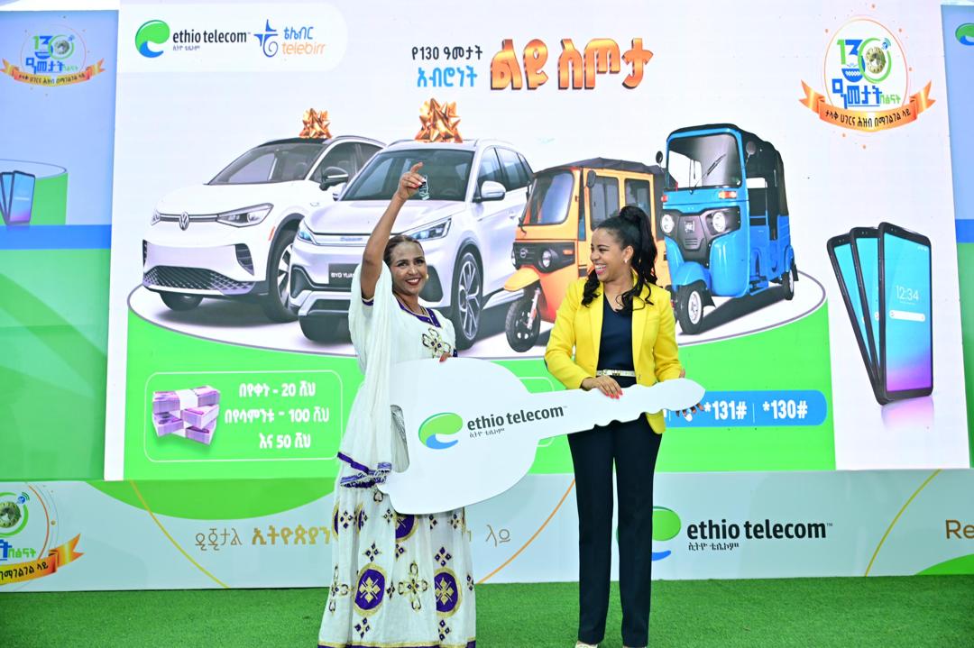 ኩባንያችን በዛሬው ዕለት 2 ዘመናዊ የኤሌክትሪክ መኪኖችን ለዕድለኞች በሽልማት ያበረከተ ሲሆን፣ የ2 ተጨማሪ ኤሌክትሪክ መኪኖችን እና 5 ባለሶስት እግር ተሽከርካሪዎችን እጣ አውጥቷል፡፡ 
1/6