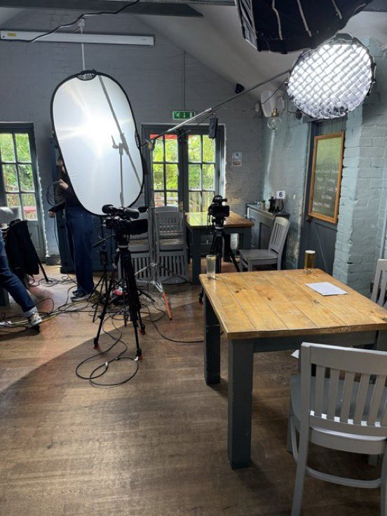 ReformDaily_'s tweet image. 🍺 Alex Armstrong just wrapped filming Lee Anderson’s Real World &amp;amp; pulled his first pint at @EssexPR’s brilliant pub!

Catch the show tomorrow night at 7pm on GB News.

What do you reckon - how’s his pint-pulling technique? Rate it out of 10! ⬇️

#RealWorld #GBNews