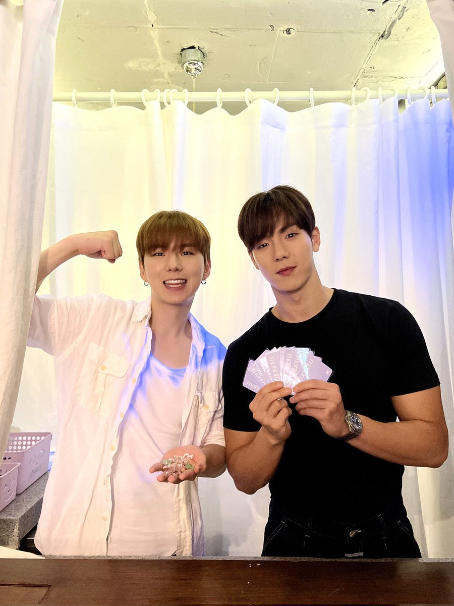 mon_rich_'s tweet photo. 셔누옆에아기뭐야 https://t.co/bsxmUG0qUu