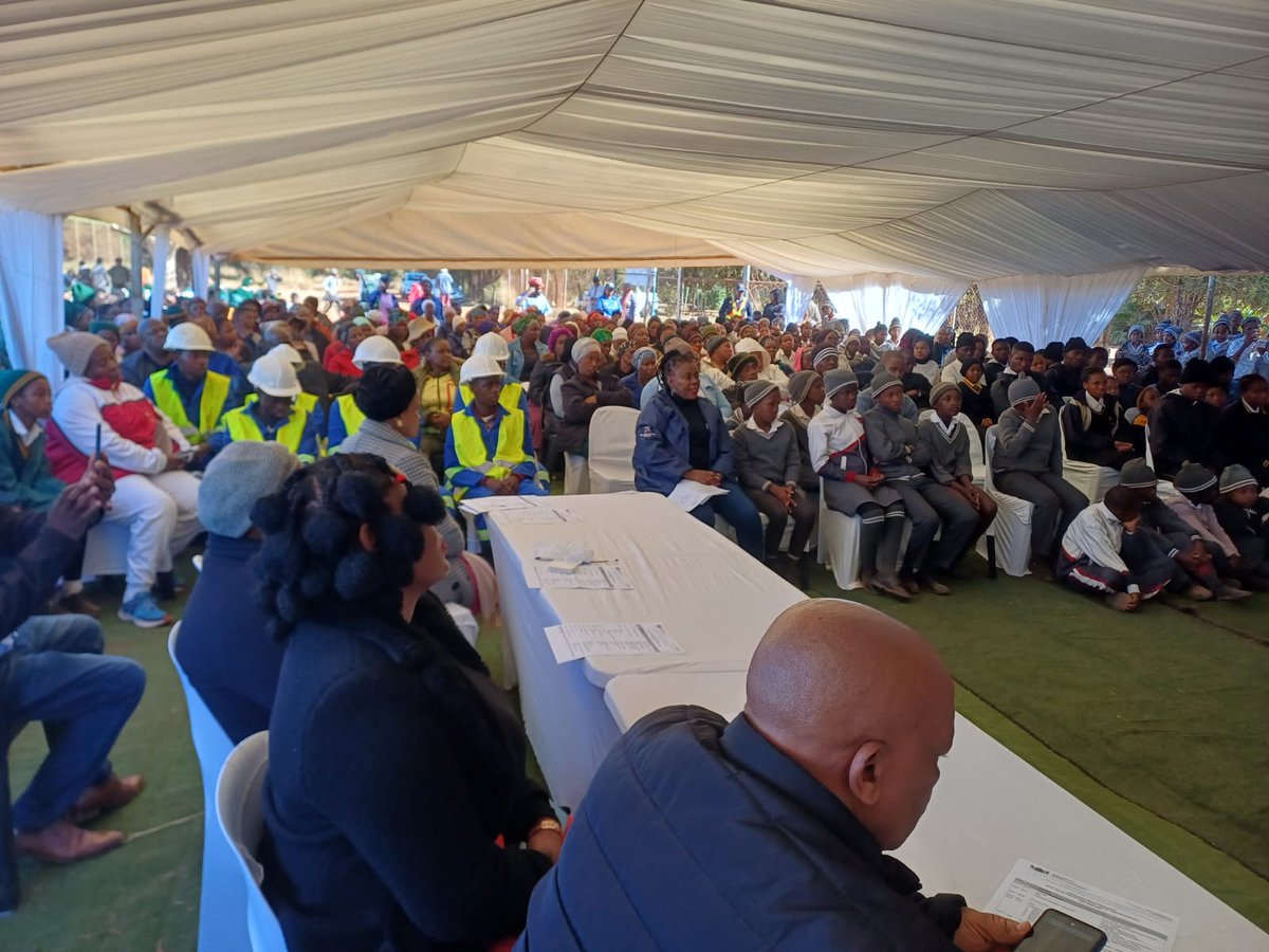 DOJCD_ZA's tweet image. DOJ&amp;amp;CD North West Provincial Office working together with the Department of Education and other stakeholders hosted an information awareness sessions as part of #ChildProtectionWeek2025 at Thuto ke Maatla Secondary School as well as neighboring schools in the area of Groot