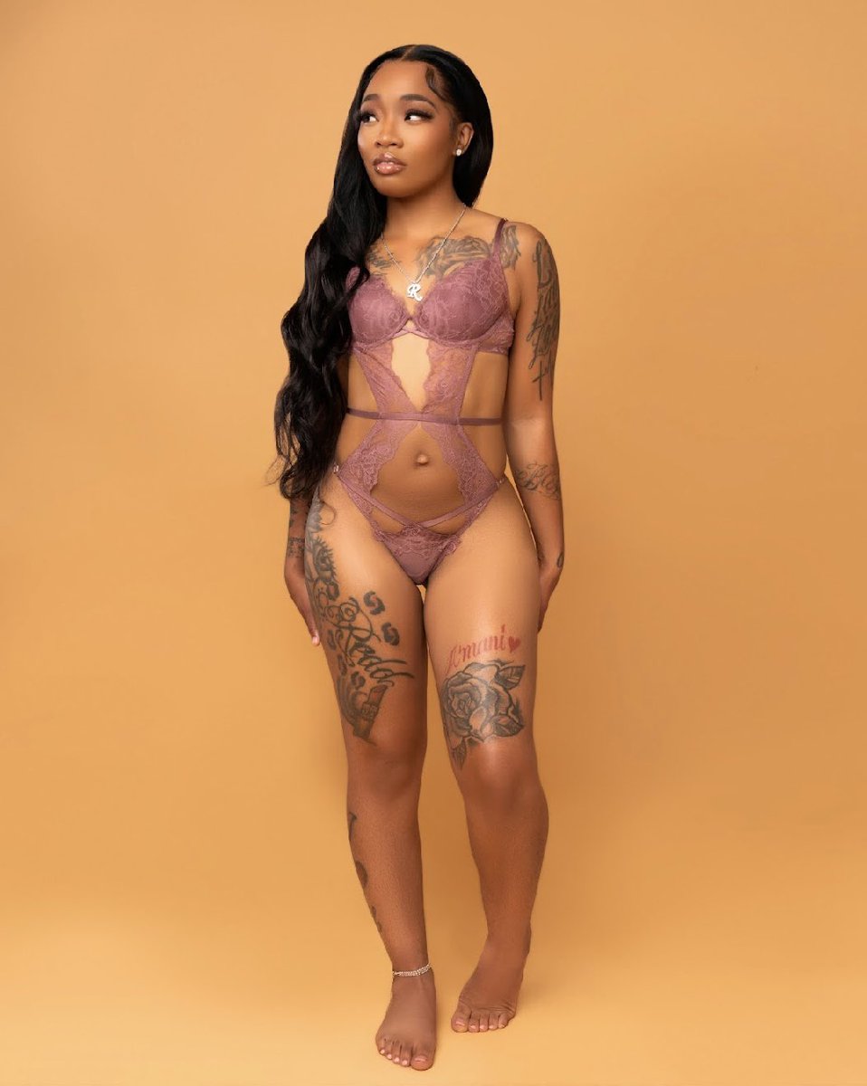 reddplusxxx's tweet photo. 29 &amp; Fineeeeee 🖤🥳 https://t.co/CPQT3hoM2c