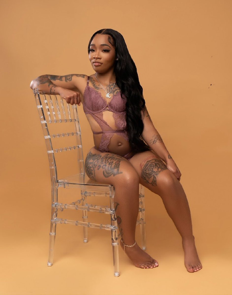 reddplusxxx's tweet photo. 29 &amp; Fineeeeee 🖤🥳 https://t.co/CPQT3hoM2c