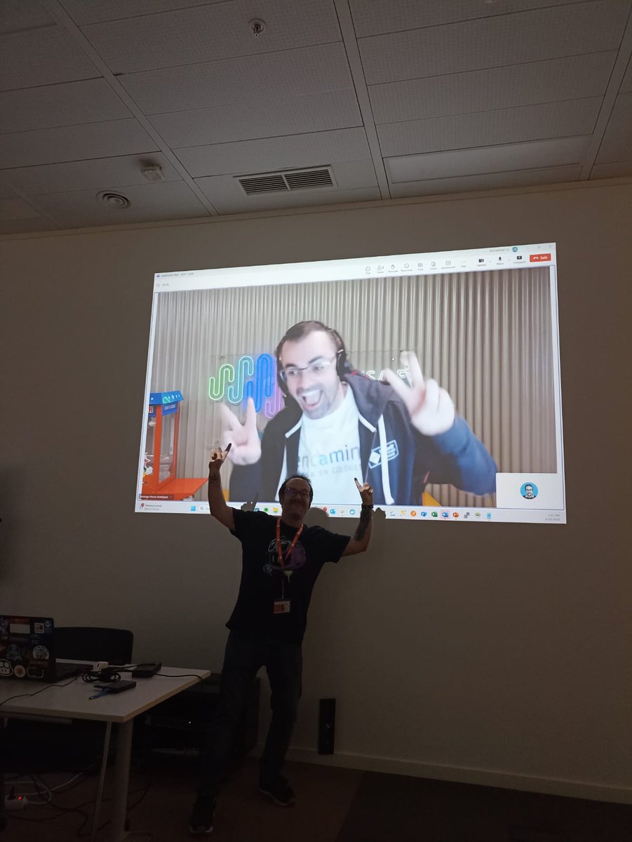 sparraguerra's tweet image. Gracias #MadCommunityDays por la oportunidad de participar en el evento. Un 10!. Me lo he pasado pipa y espero que hayáis disfrutado de la charla de @saintwukong y mía. #AzureContainerApps #LLM. @ENCAMINA