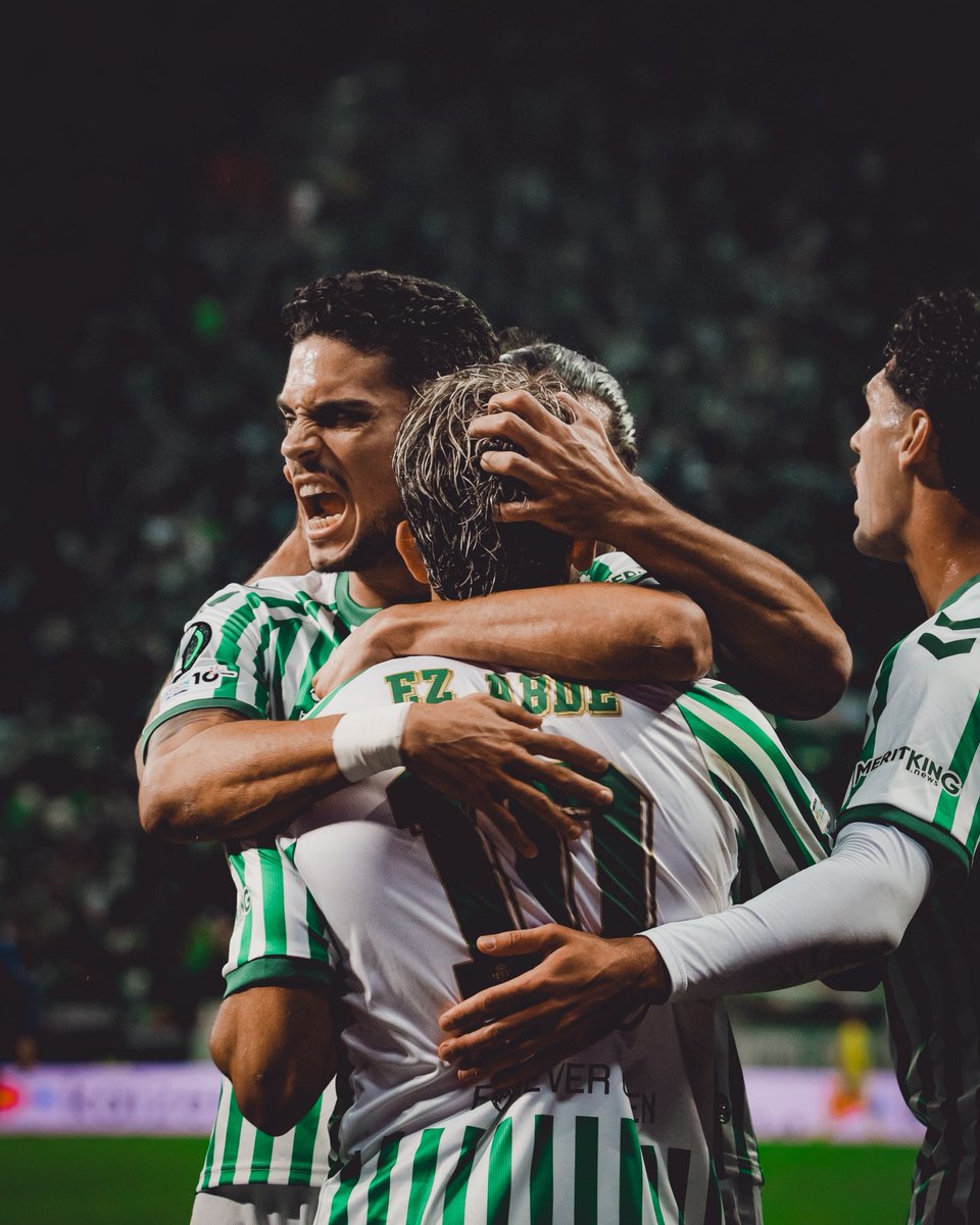MarcBartra's tweet photo. A veces se gana, otras se pierde y se aprende, el fútbol y la vida son así. Pero siento de verdad que esta temporada el BETIS ha ganado y ha crecido de manera agigantada.
Un grupo muy unido y comprometido que se ha dejado el alma en cada partido y ha creído en todo momento, incluso en los momentos difíciles. Una directiva y trabajadores del club que nos cuidan y se desviven por el Betis a más no poder y sobretodo, una afición que se siente identificada con el equipo y que ha demostrado una vez más que esta por encima de las mejores incluso de Europa. Lo de ayer fue una barbaridad tanto en Polonia como en Sevilla. Un sentimiento incondicional que va más allá de todo. Sois lo más grande que tiene el Betis. 
La comunión entre club, equipo y afición, es la más grande que he vivido aquí desde que llegué hace 7 años y esto es algo que ya sabéis que no es nada fácil de conseguir.
Y es por esto, que sé que lo mejor está por llegar y que siento que formar parte de esta familia y este sentimiento es el regalo más grande.
GRACIAS a todos por vuestro cariño diario y por estar siempre ahí. Sigamos haciendo historia juntos y sobretodo, que VIVA EL REAL BETIS BALOMPIÉ. 💚🦍