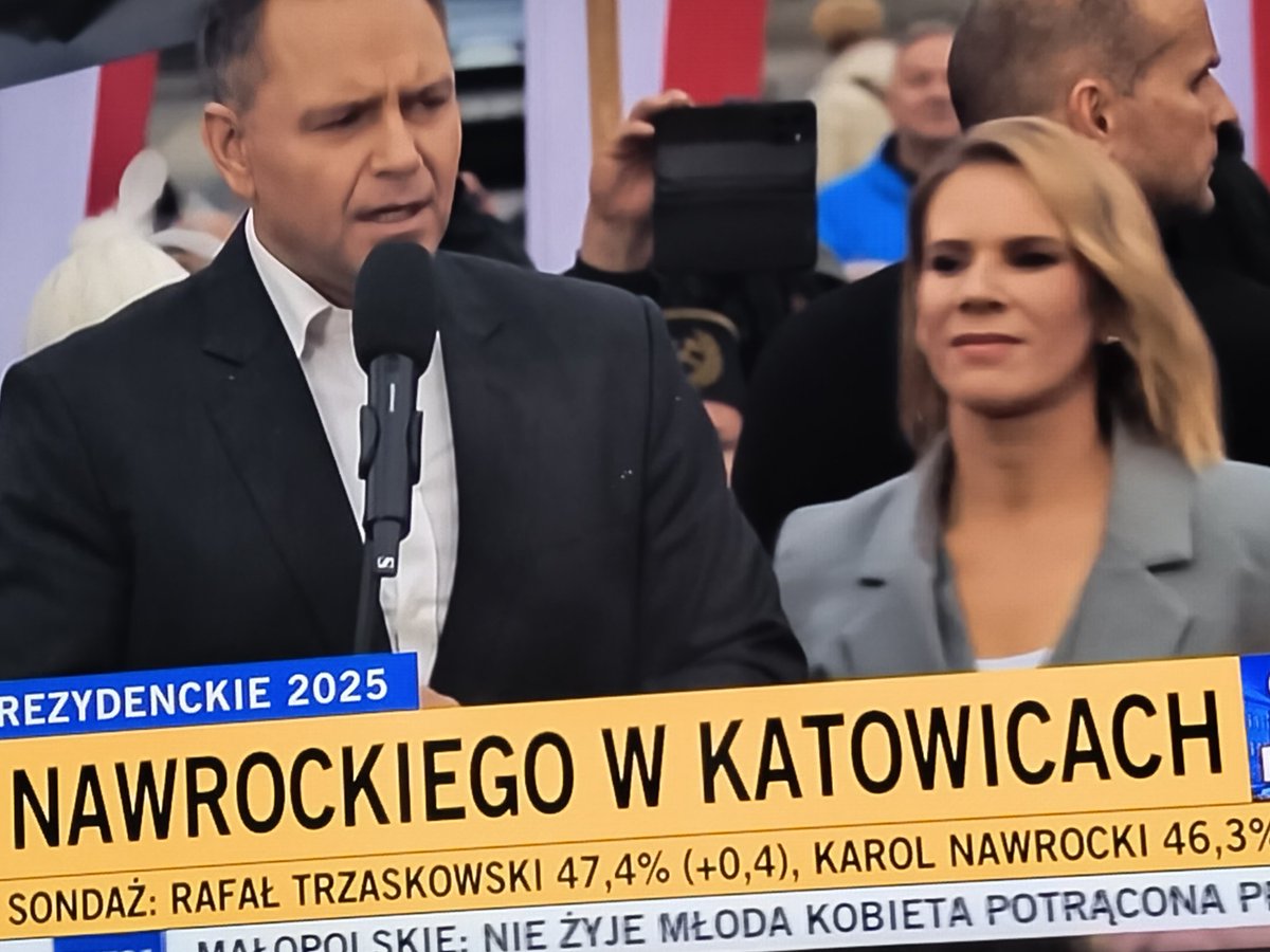 MB06902598's tweet image. Ktoś z was może pomyśleć, że to kontrowersyjny twitt..
Ale spójrzcie na twarz żony 
Na której ani nie można ujrzeć radości, a przede wszystkim dumy z męża.
Ile taka kobieta musi mieć w sobie determinacji,by stać u boku męża alfonsa z kryminalnym życiorysem.
#Trzaskowski2025