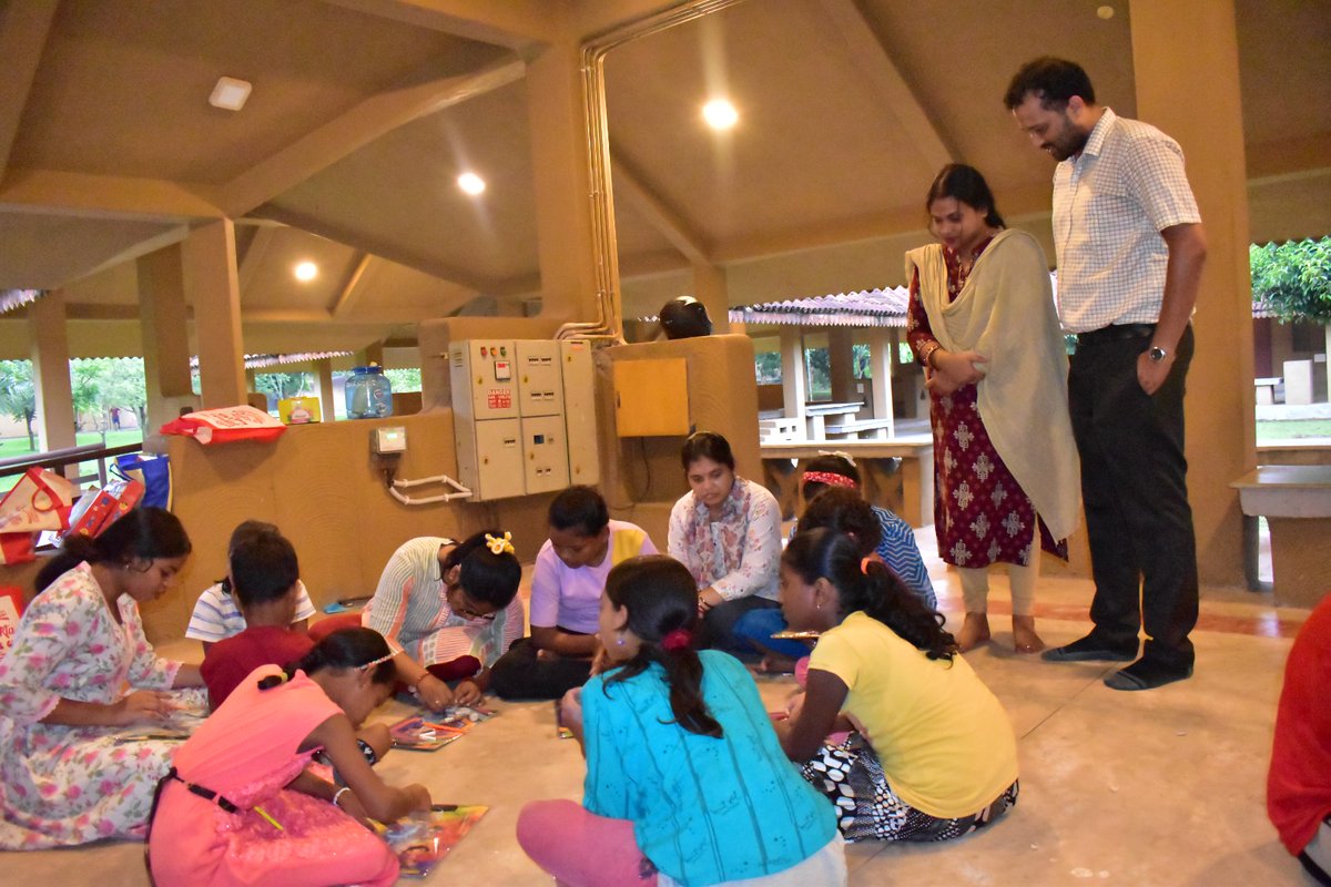 HTH_Odisha's tweet photo. Crafting childhood dreams from the clay of tradition.

As part of the Summer Camp by Bakul Foundation, the Clay Toy Workshop is being held at Odisha Crafts Museum-Kalabhoomi, Bhubaneswar from 27th to 31st May. Budding talents in young minds are joyfully exploring the art of clay modelling under the expert guidance of master artisans as evident from the interactions with the participants who are advancing with creativity and enthusiasm.
#Kalabhoomi #ClayToyWorkshop #BakulFoundation #SummerCamp2025 #BhubaneswarEvents #CraftingTraditions #OdishaHandicrafts

@CMO_Odisha @TexMinIndia @dchandlooms01
@handicraftsdc @NHDC_Textiles @txcindia
@SecyChief @DC_Odisha @UtkalikaOdisha
@Boyanikaonline @Sidac_Odisha @kalabhoomibbsr
@IPR_Odisha @GuhaIas @pradeepbsbjp