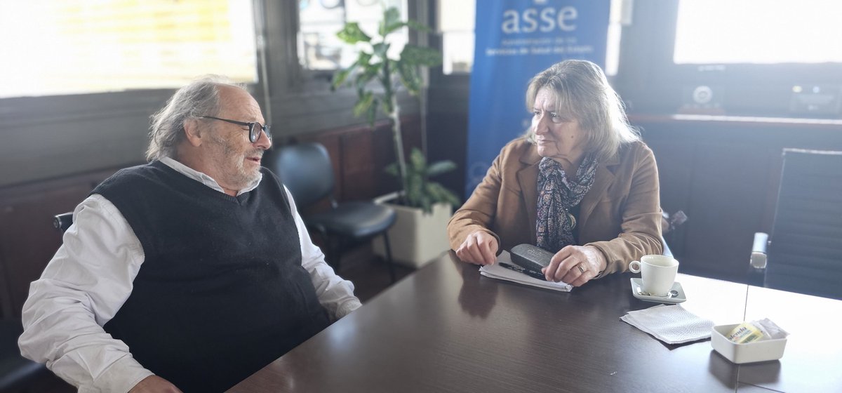 Hoy nos reunimos con las autoridades de <a href="/ASSEcomunica/">ASSE</a> y SAIPPL con quienes intercambiamos visiones sobre la atención sanitaria en condiciones de encierro. Hay mucho por hacer y encontramos un equipo dispuesto a avanzar en mejorar un aspecto sustancial de la privación de libertad.
