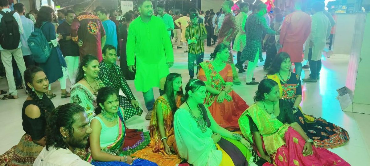 Swapnilshukla05's tweet image. Every stone has a story, and honey—I’m the narrator 📖✨ #StatementMaker"

#SwapnilShukla #beingswapnilshukla
#swapnilsaundarya #JewelleryDesign #office #worklife