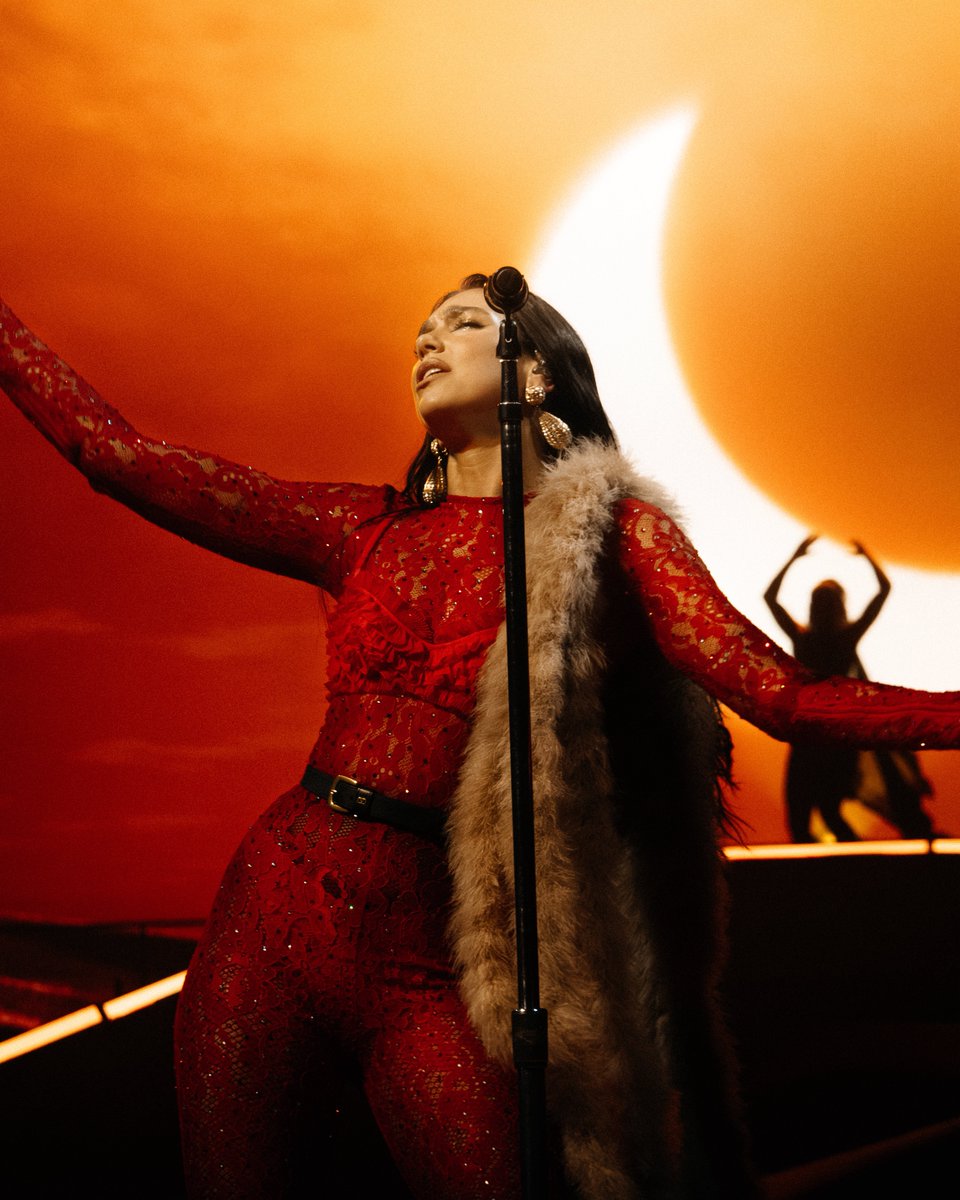 Dua Lipa performing ‘Maria’ at the Radical Optimism Tour in Lyon N1 ❤️‍🔥

shot by me from the crowd ⭑
@dualipa @teamduahq <a href="/dukagjinlipa/">Dukagjin Lipa</a>