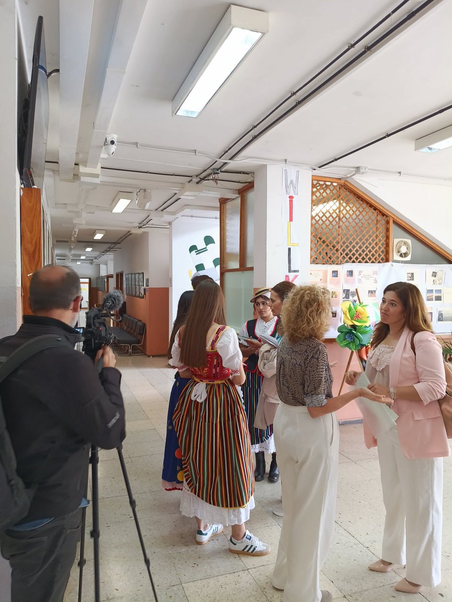 Alumnado y profesorado del IES San Benito recogen el 1er. premio del concurso de Innovación en el Sector Agrario 2025, impulsado por Asaga con la colaboración de <a href="/aytolalaguna_es/">Ayuntamiento de La Laguna</a>

En su proyecto, nuestros estudiantes idean un sistema de aprovechamiento del agua de la lluvia.