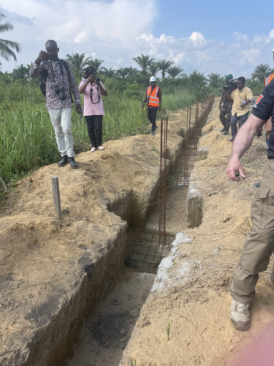 Roxane de Bilderling (@debilderlingr) on Twitter photo Retour à #Kindu avec le vice-ministre de la Defense <a href="/SamAdubango20/">Samy ADUBANGO</a> & mes collègues de France et d’Allemagne, afin de nous rendre compte de l’évolution de la mise en œuvre par <a href="/BelgiumDefence/">Belgian Defence</a> 🇧🇪de la mesure d’assistance #EPF en soutien à la 31e brigade RR 🇨🇩#FARDC
#TeamEurope🇪🇺 Retour à #Kindu avec le vice-ministre de la Defense <a href="/SamAdubango20/">Samy ADUBANGO</a> & mes collègues de France et d’Allemagne, afin de nous rendre compte de l’évolution de la mise en œuvre par <a href="/BelgiumDefence/">Belgian Defence</a> 🇧🇪de la mesure d’assistance #EPF en soutien à la 31e brigade RR 🇨🇩#FARDC
#TeamEurope🇪🇺