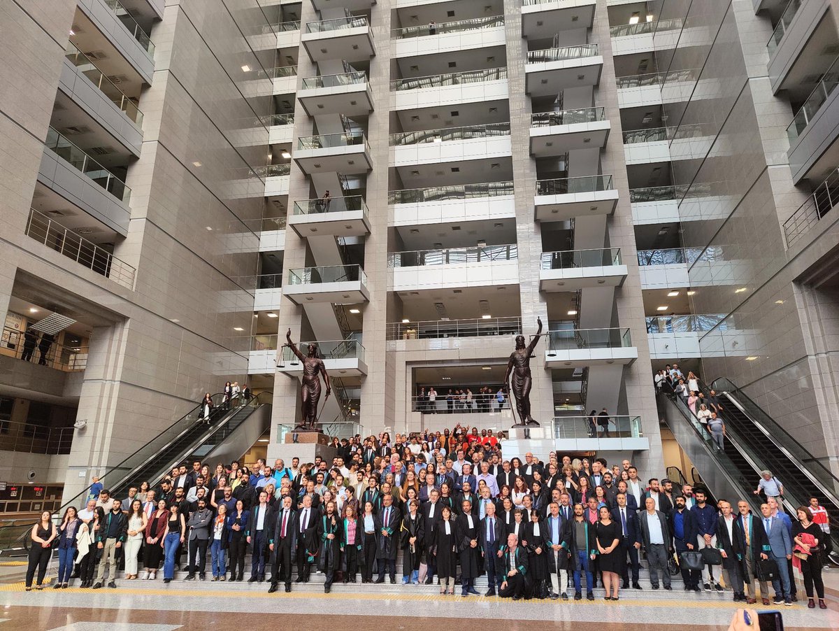 We are happy to share the good news that our colleague Av. Fırat Epözdemir, has been released after 4 months in detention.

Photo: the international delegation with their colleagues from Turkey who came to support Fırat at his first hearing at the Çağlayan courthouse today. 1/4