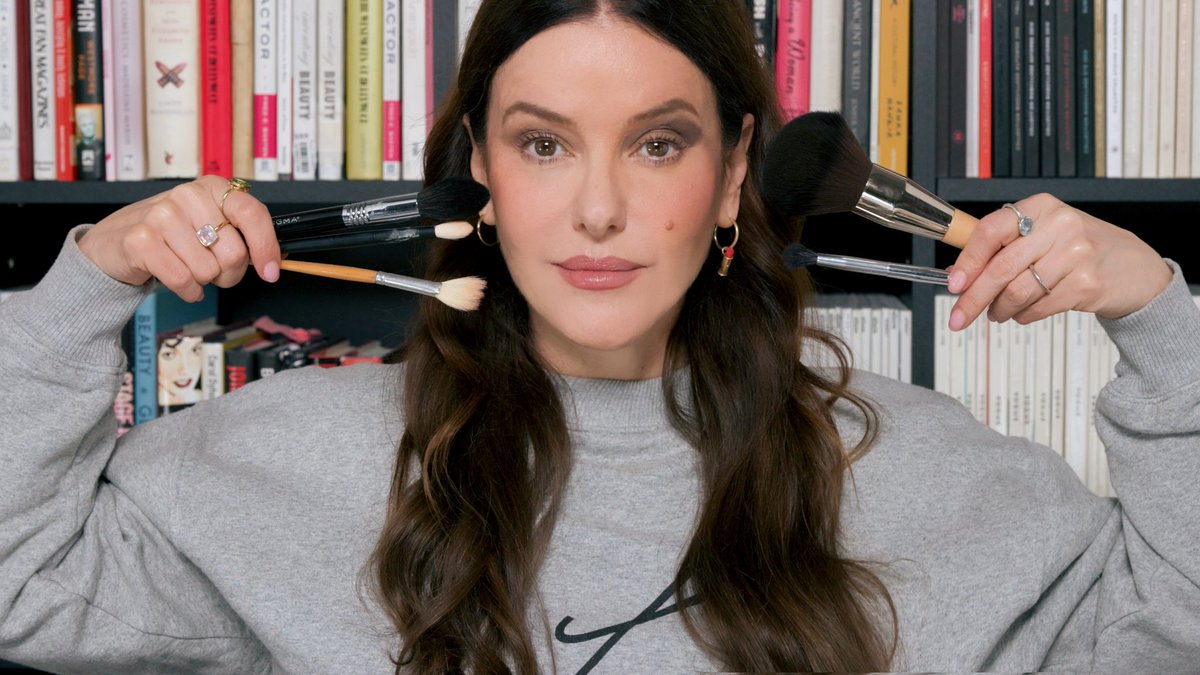 Lisa_Eldridge's tweet image. New Tutorial! Brush sizes for YOUR face- don’t let your brushes sabotage your makeup! ✨🖌️ lisaeldridge.com/blogs/videos/b… #tutorial #lisaelridge #lisa #makeup