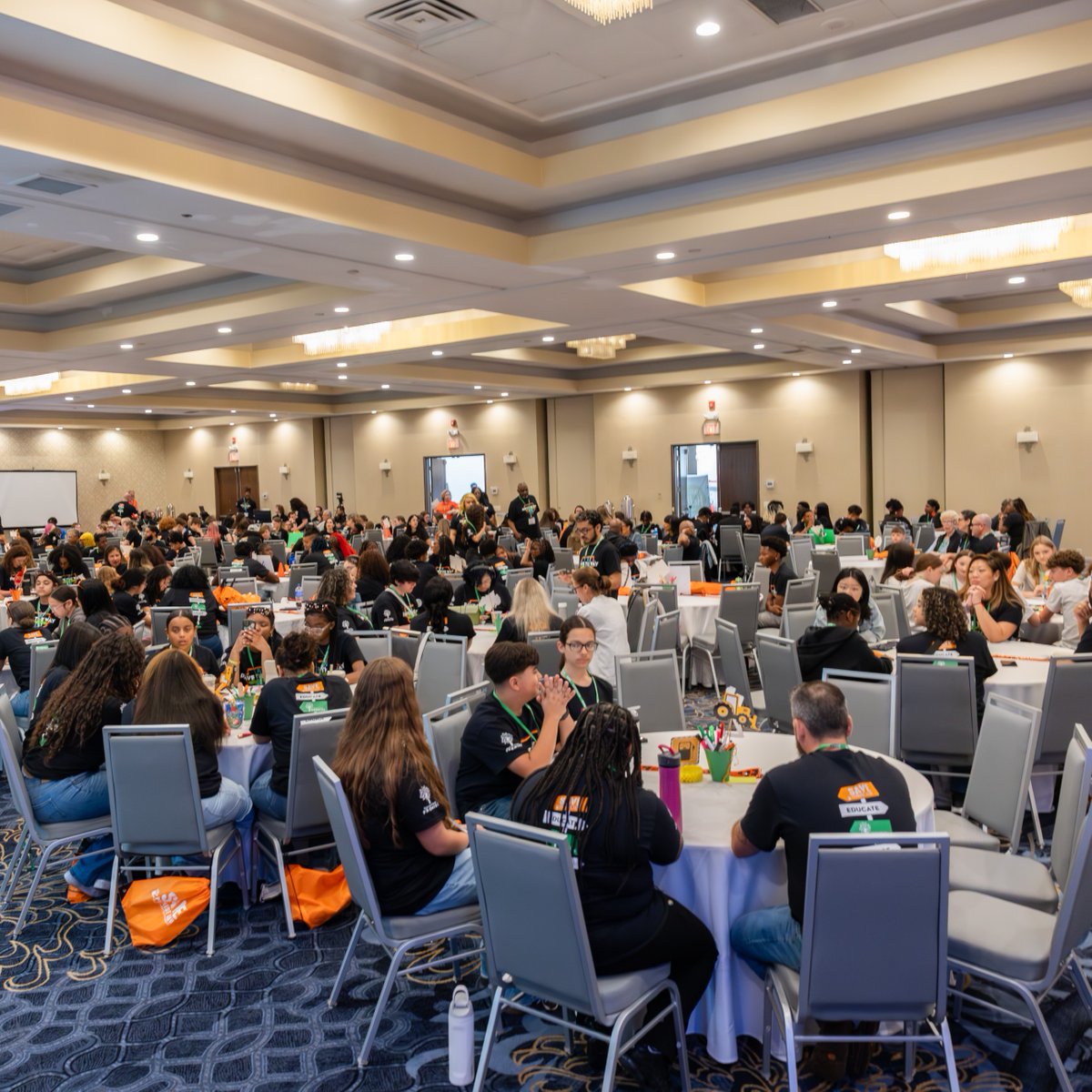 NATIONALSAVE's tweet image. #TBT to the 2025 National SAVE Promise Club Youth Summit: Pave the Way!
From inspiring student-led sessions to unforgettable energy, we brought together hundreds of young leaders from across the country to talk mental health, inclusivity, and violence prevention.