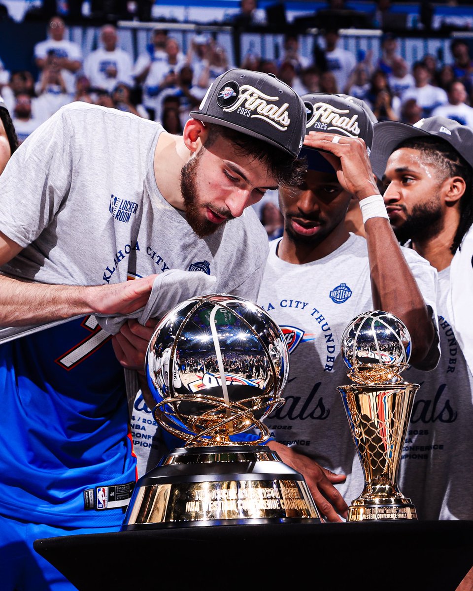 thunderfanrylee's tweet photo. The WCF pics are so tough https://t.co/i6BvonUn4Z