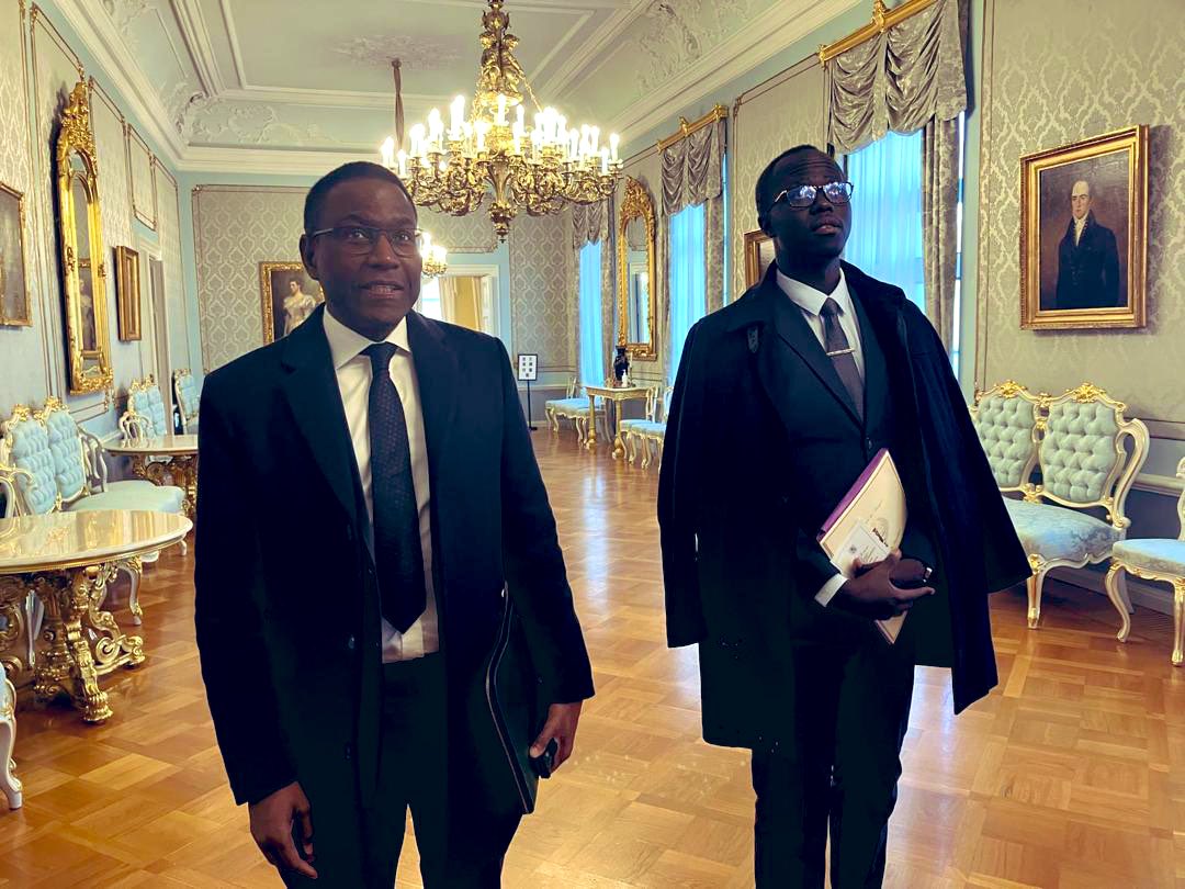 Un honneur de vous avoir accompagné dans cette quête en 🇸🇪🇳🇴🇩🇰🇫🇮🇳🇱. Mais comme disait Zweig «Meme vaincus, les pionniers d'un idéal trop élevé pour leur époque ont rempli leur mission». Votre pays vous attend avec surement de grandes responsabilités!
#DiplomatieSn #hottAfbd