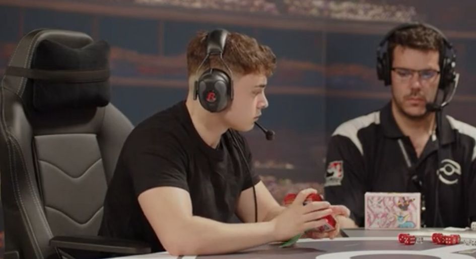 👻 Algunos fichajes hacen ruido. Otros aparecen cuando menos lo esperas.

Liberado de la Uni, <a href="/FranTovarTCG/">Fran Tovar 🇪🇸</a> vuelve más fuerte que nunca con un solo objetivo: ganar 🏆

🧠 Chef de decks, Top 8 en el SPE Barcelona, aporta carisma y visión al equipo. Presente y futuro del juego🔥