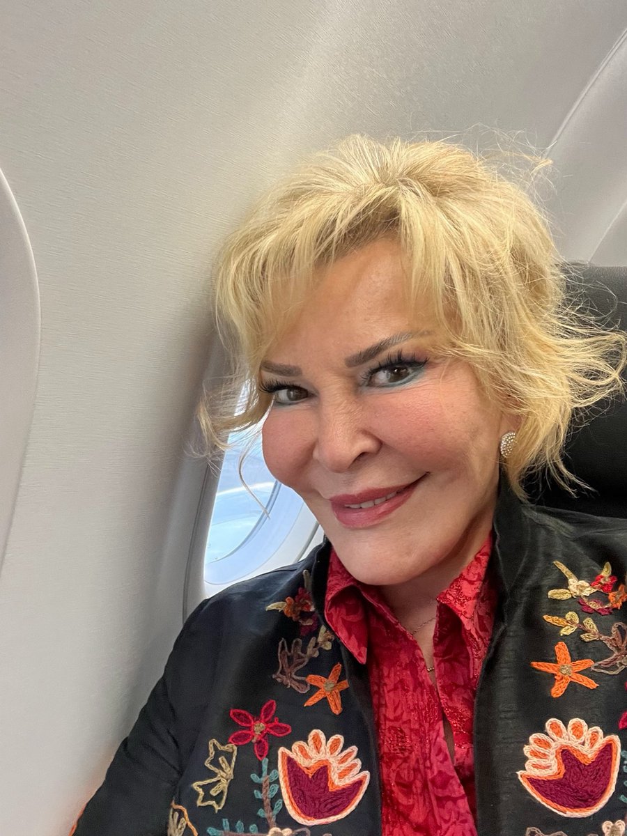 İstanbul yolundan sevgiler..
Thy 19.55 uçuşumuz hazır..🎶🌺🎹💖