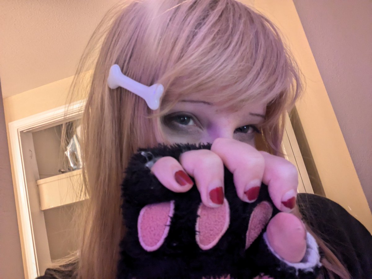 paws at you