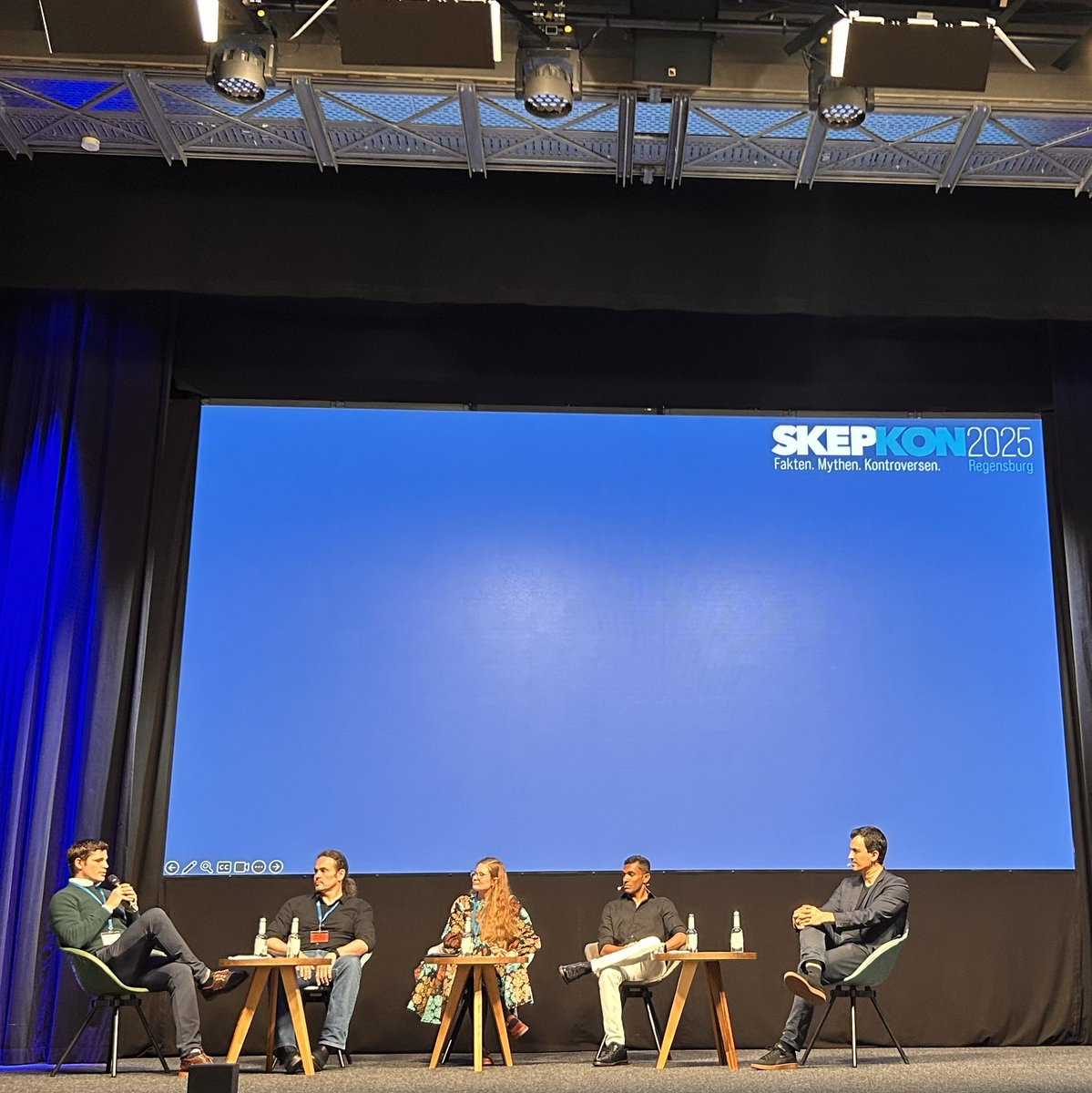 SkepKon 2025 | Regensburg (@skepkon) on Twitter photo Jetzt auf der #SkepKon-Bühne:
Diskussionspanel: "Dialog oder Distanz? – Mit wem sollten Skeptiker sprechen?"
Mit <a href="/bloodnacid/">Cornelius</a>, <a href="/varnan_psycho/">Varnan</a>, <a href="/DrHegedues/">Dr.Hegedüs</a> (zugeschaltet), <a href="/nikilmukerji/">Nikil Mukerji</a>, Theodor Lammich und Claudia Franziska Brühwiler. Jetzt auf der #SkepKon-Bühne:
Diskussionspanel: "Dialog oder Distanz? – Mit wem sollten Skeptiker sprechen?"
Mit <a href="/bloodnacid/">Cornelius</a>, <a href="/varnan_psycho/">Varnan</a>, <a href="/DrHegedues/">Dr.Hegedüs</a> (zugeschaltet), <a href="/nikilmukerji/">Nikil Mukerji</a>, Theodor Lammich und Claudia Franziska Brühwiler.