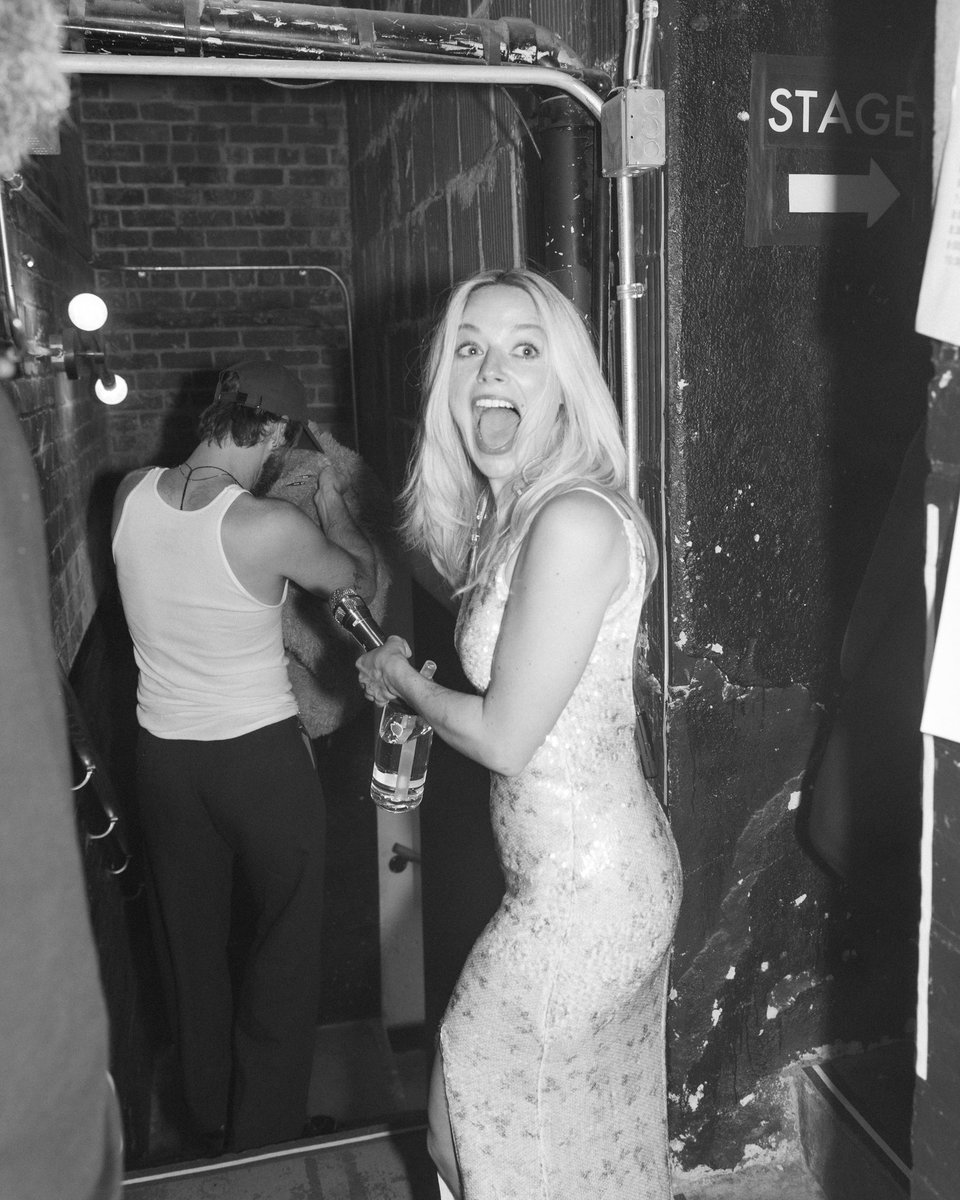 ashemusic's tweet image. HOW I MISSED US 💔💔 a sold out night one of the trilogy tour was all I could’ve asked for… Thank you thank you thank you for giving me this opportunity to share moments like these with you again. It will continue to boggle my mind how you show up for me and each other. BOGGLE.…