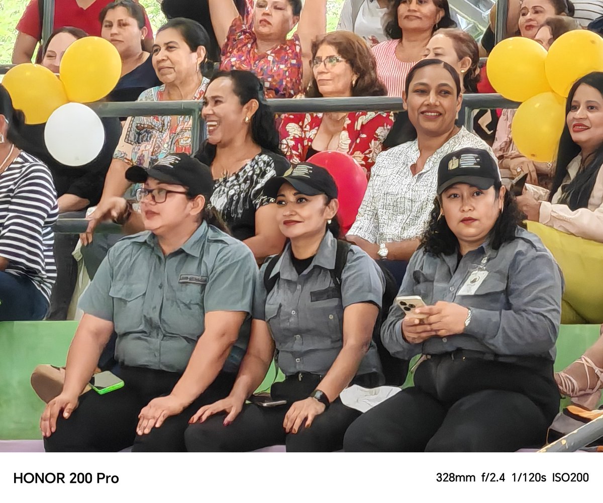 La comunidad universitaria de la UNAN-Managua, celebra con derroche cultural y revolucionario la víspera del Día de las Madres Nicaragüenses 🇳🇮. 

#SomosUNAN
#NicaraguaEnRevolución
#ManaguaSandinista