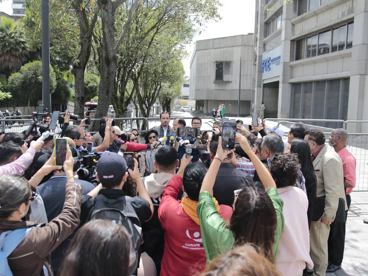 #DenunciaMegaFraude

Presentación de la denuncia penal por el delito de peculado
Caso: Esferos “INKreíble” El megafraude no puede quedar en la impunidad.